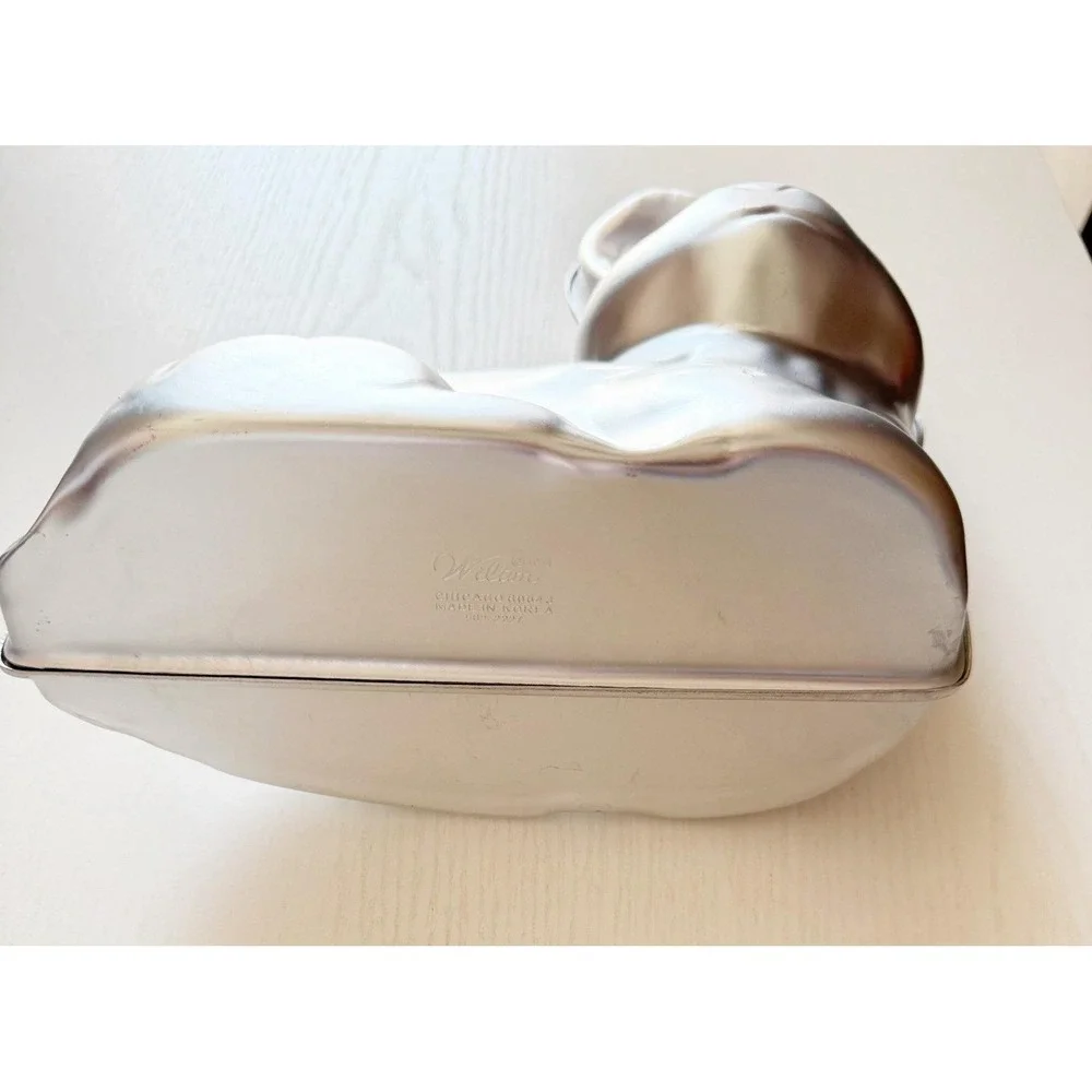 Wilton Vintage 1974 Easter Bunny Rabbit Aluminum Cake Pan - Picture 4 of 8